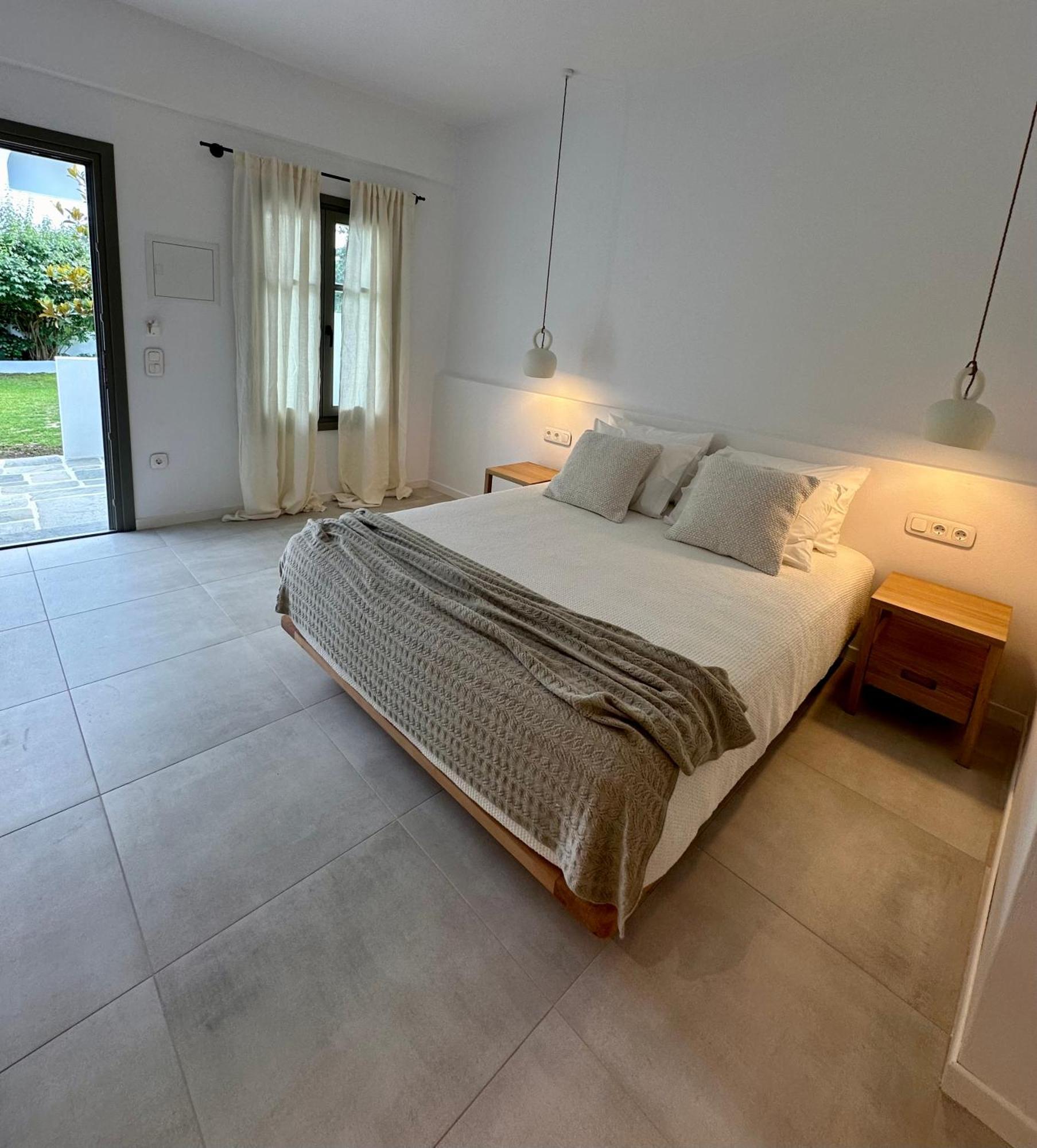 Paris Studios & Apartment 아기아 파라스케비 외부 사진