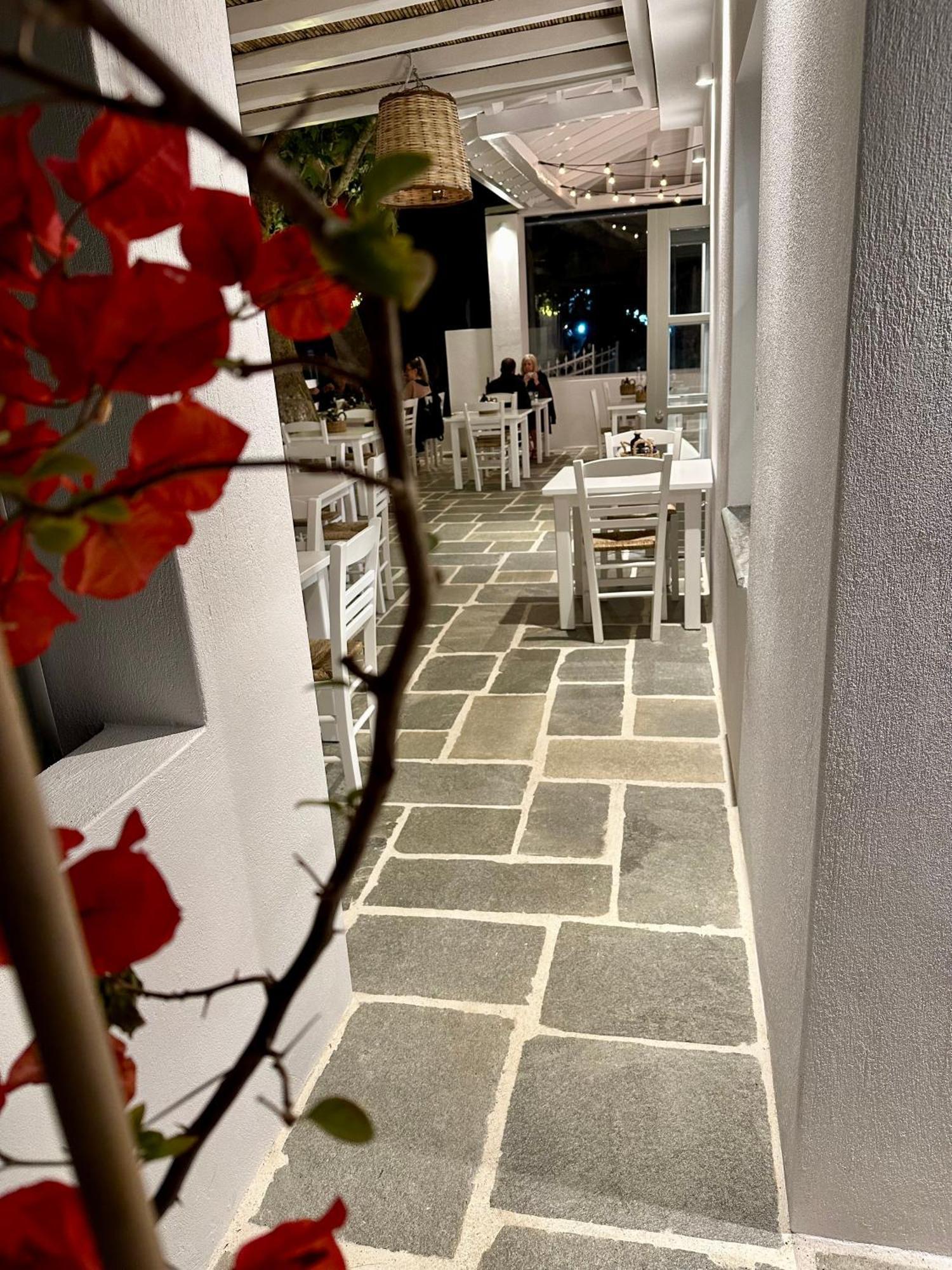 Paris Studios & Apartment 아기아 파라스케비 외부 사진